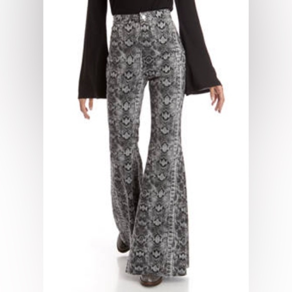 Free People Snake Python Just Float On Bell Bottom High Waisted Jeans 26 - Picture 6 of 16